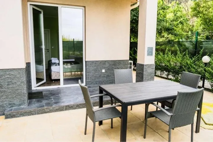 Garden Appartment Fichoza 3 - 80M From The Sea Varna Holiday home